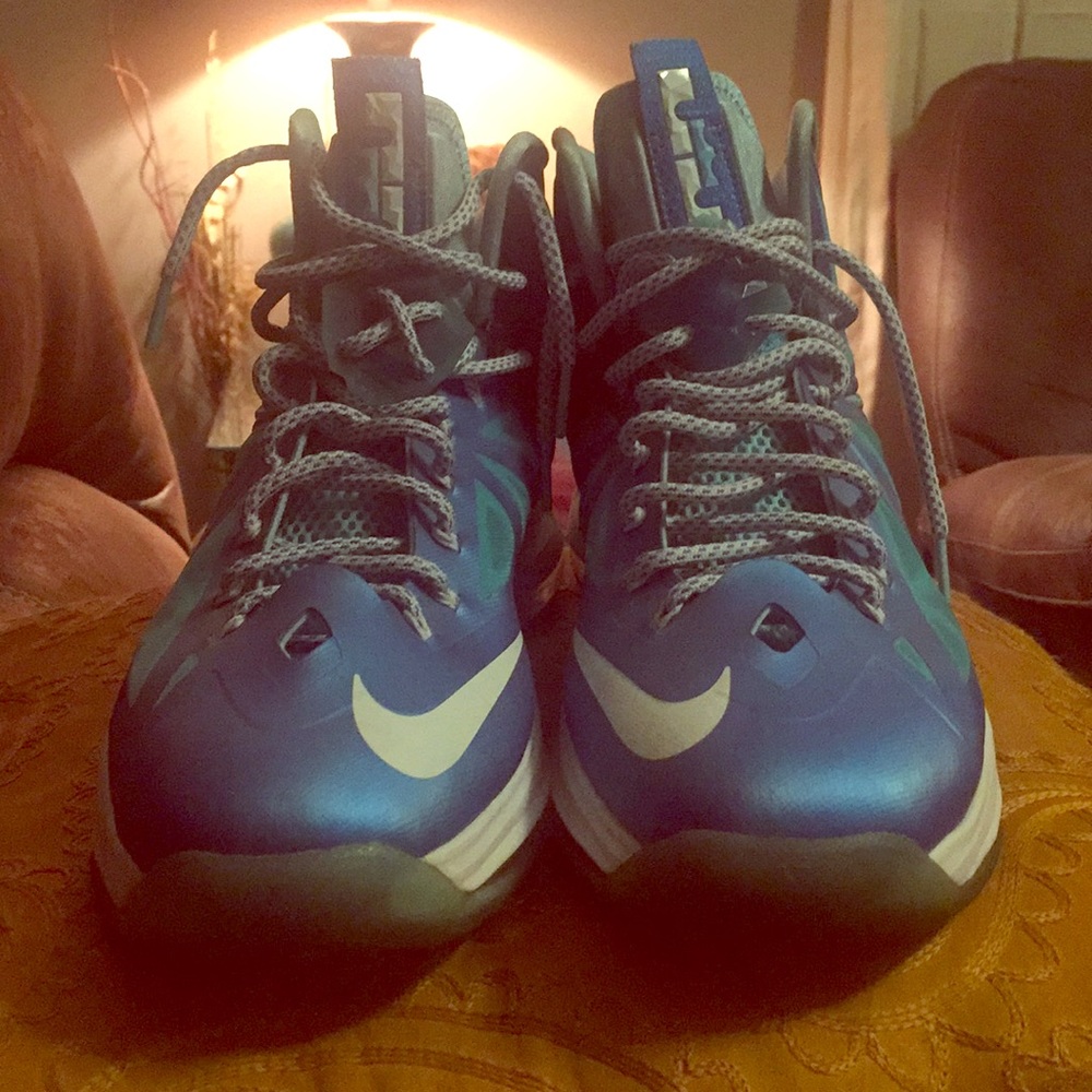 Men’s LeBron sneakers Size 11